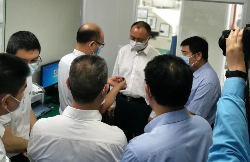 深圳市龍崗區(qū)委書記張勇、副區(qū)長陳廣文一行蒞臨安培龍調(diào)研指導(dǎo)